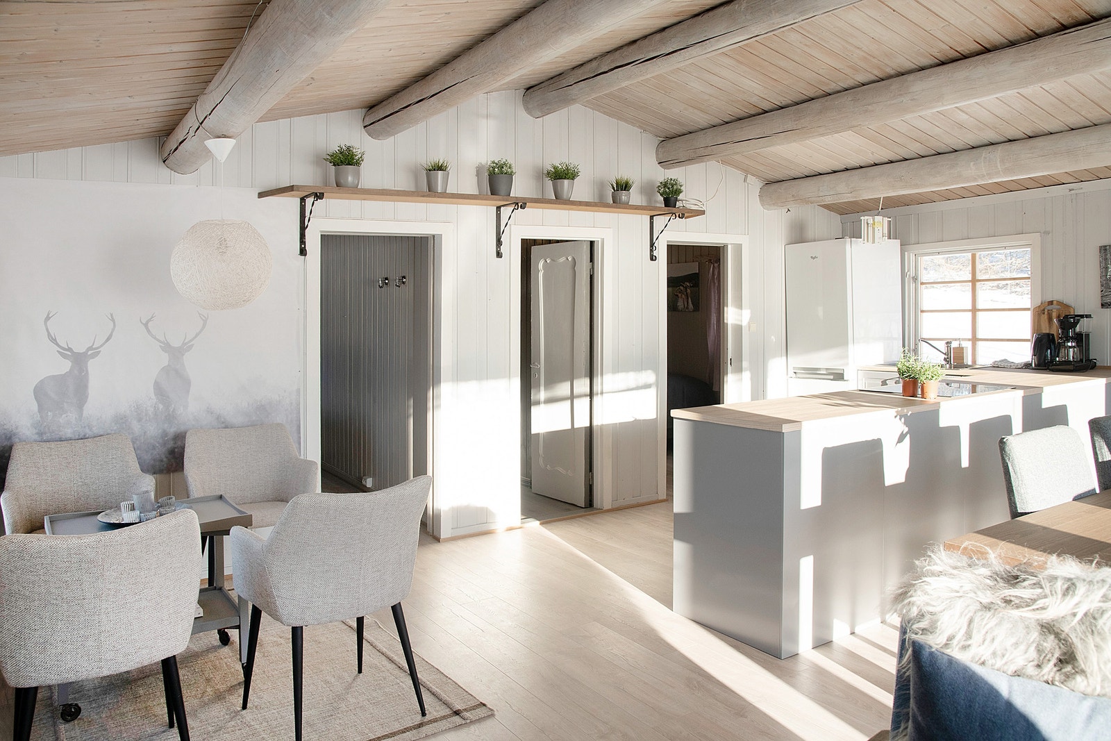 Hovedrom med stue kjøkken i ett Galleribilde