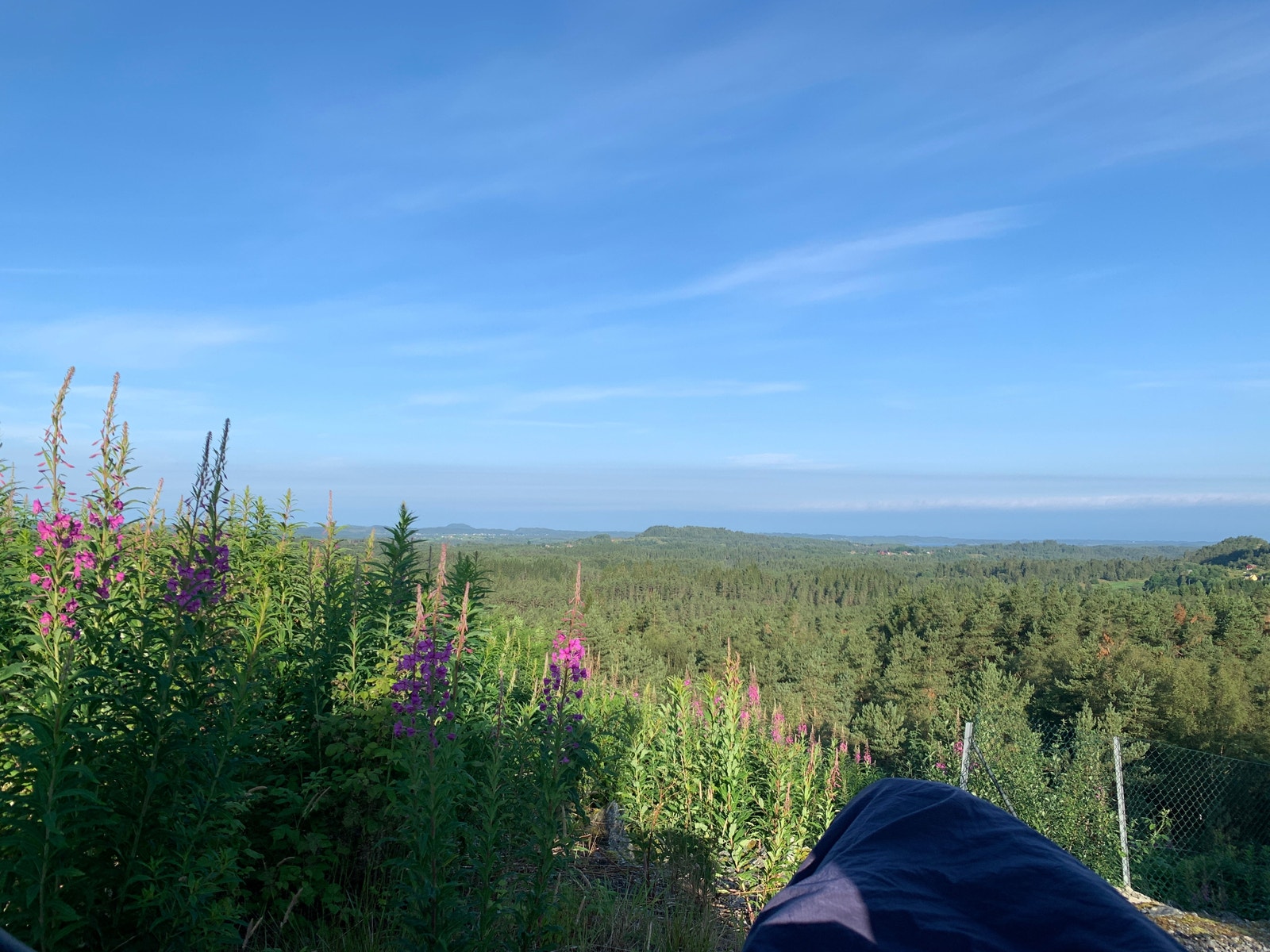 Veldig fin utsikt. Huset ligger høyt og fritt! Galleribilde