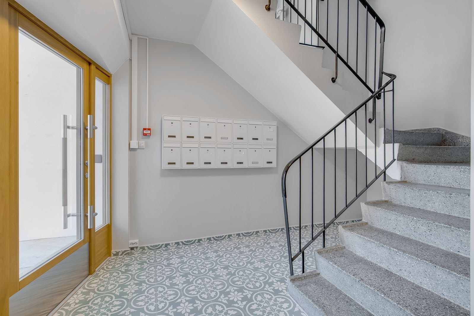 Inngangsparti med postkasser Galleribilde