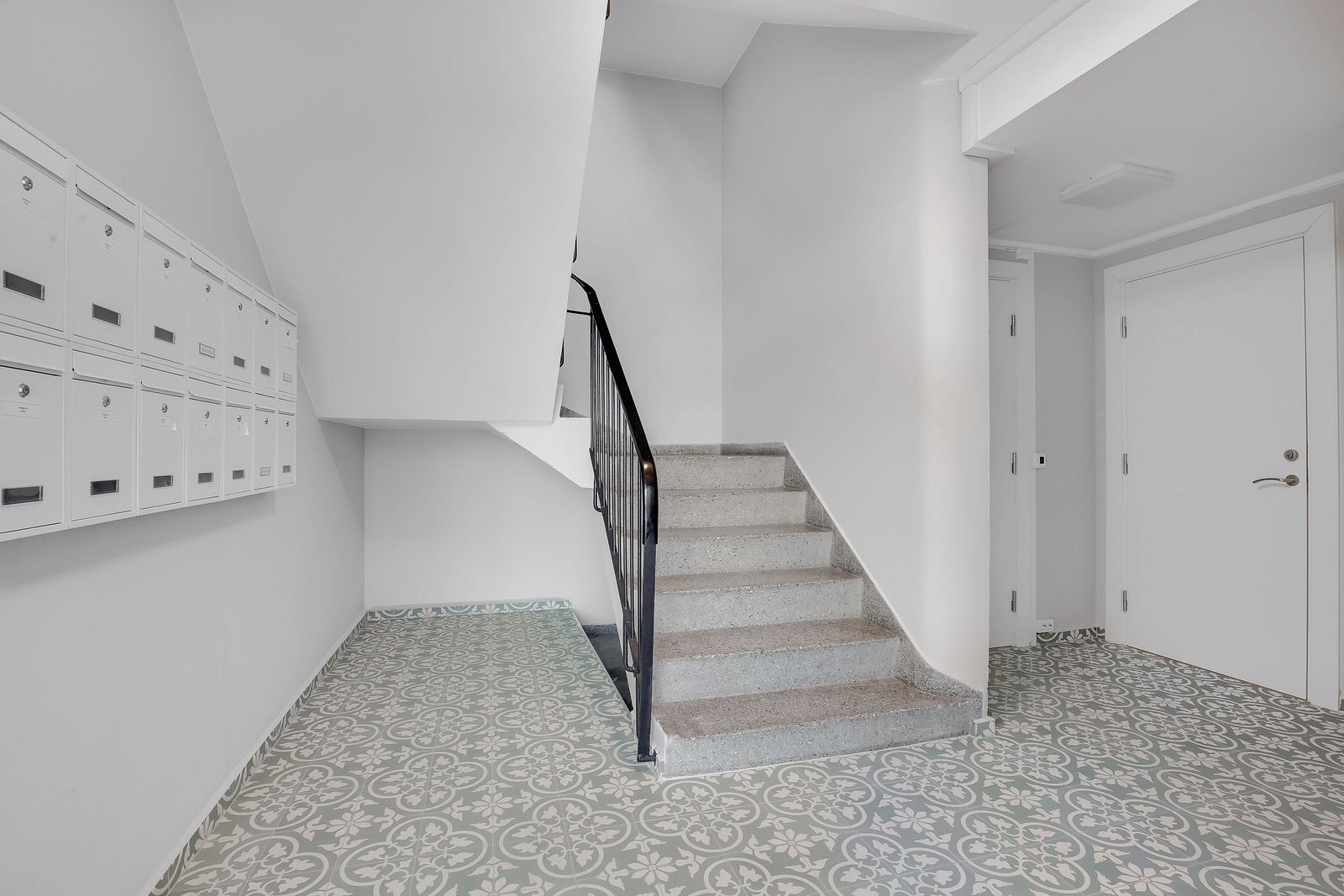 Inngangsparti har historiske fliser Galleribilde