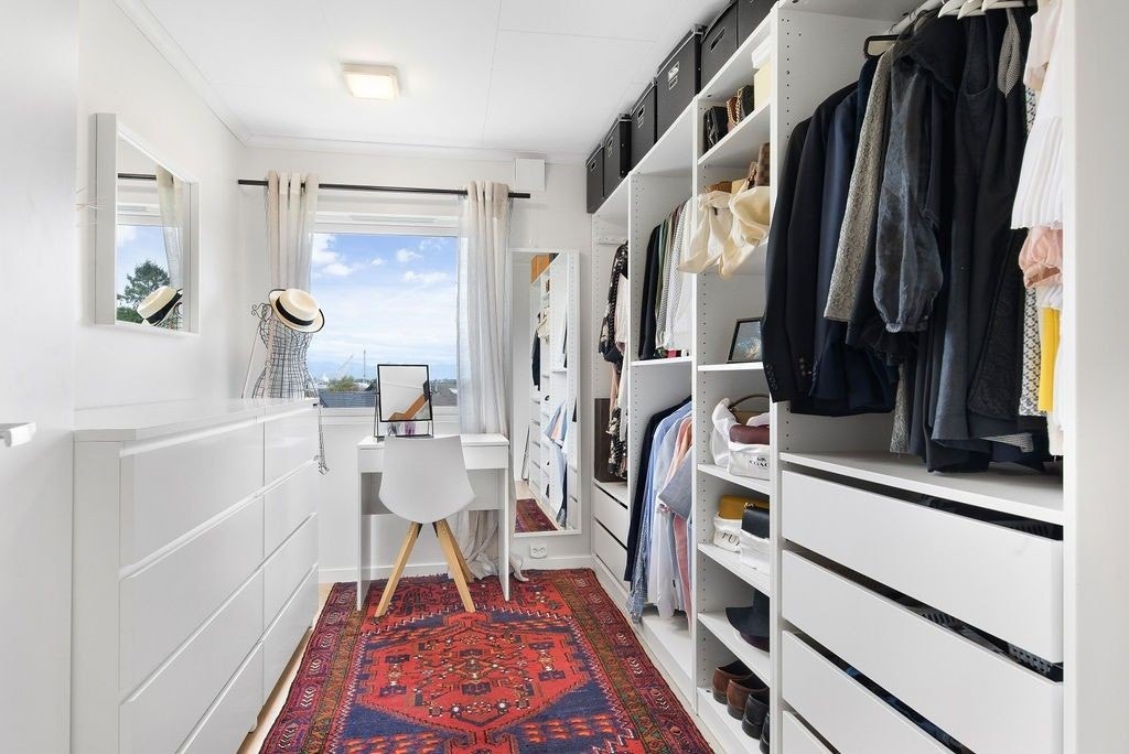 Walkin/Soverom 2 Galleribilde