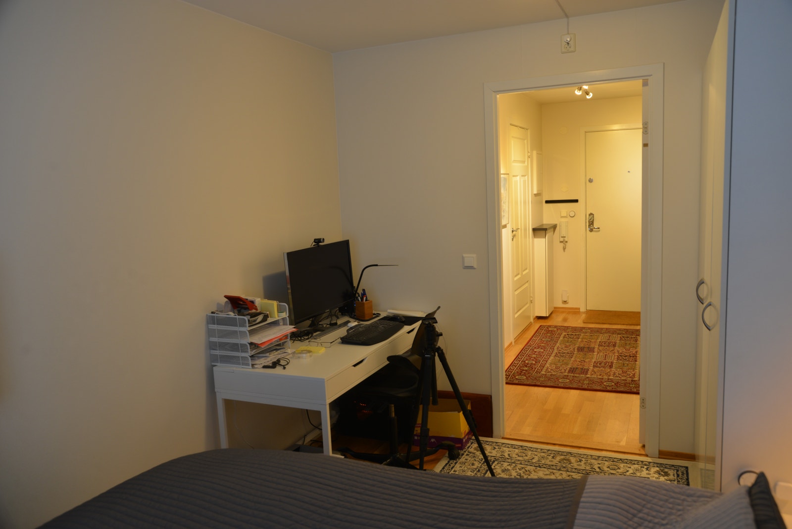 Soverom med arbeidspult Galleribilde