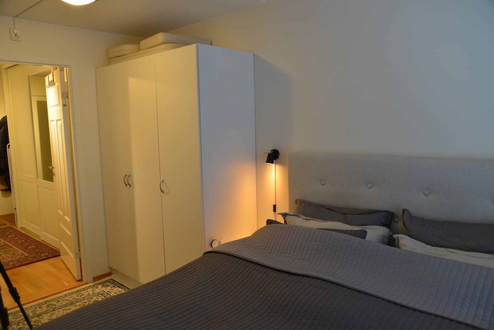 Soverom med mye skapplass Galleribilde