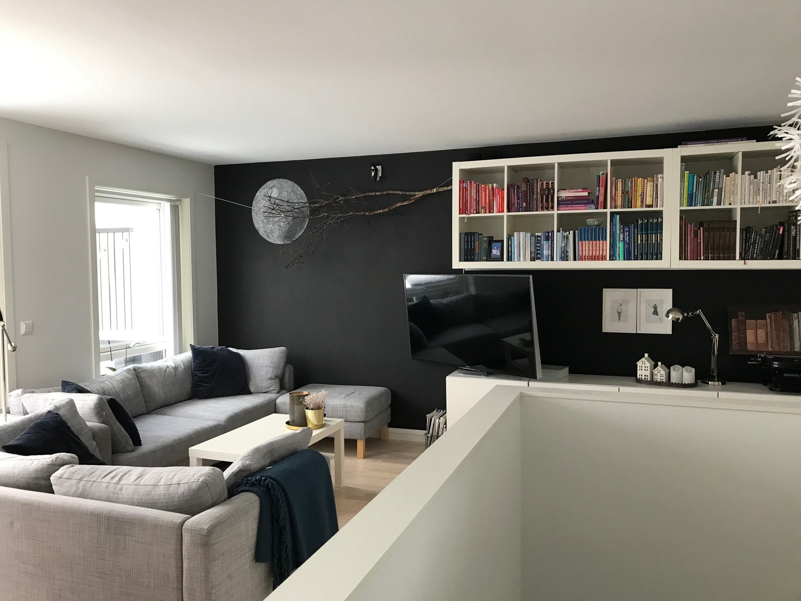 Stue. 2. etg. m/utgang til takterrasse.
Sofa kan gjøres om til store sovesofa. Galleribilde