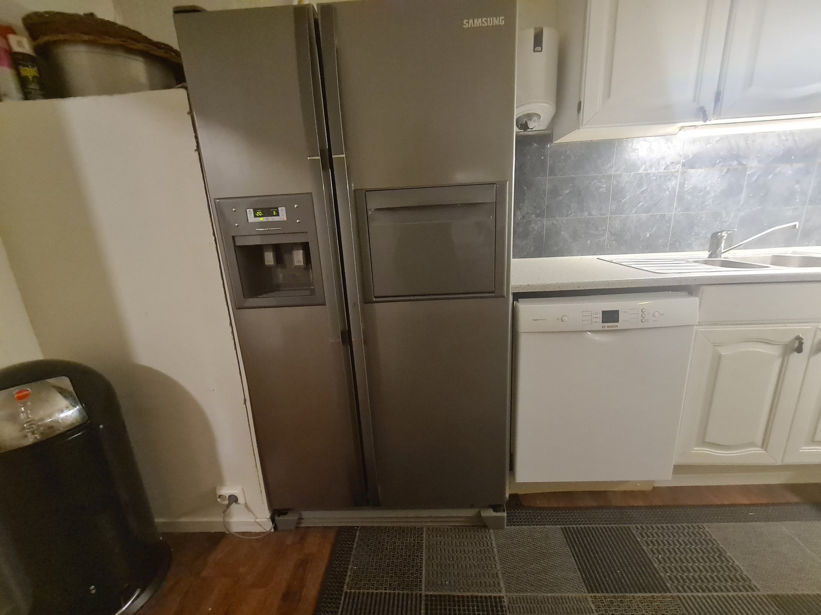 Dobbelt kjøl/frys og oppvaskmaskin Galleribilde