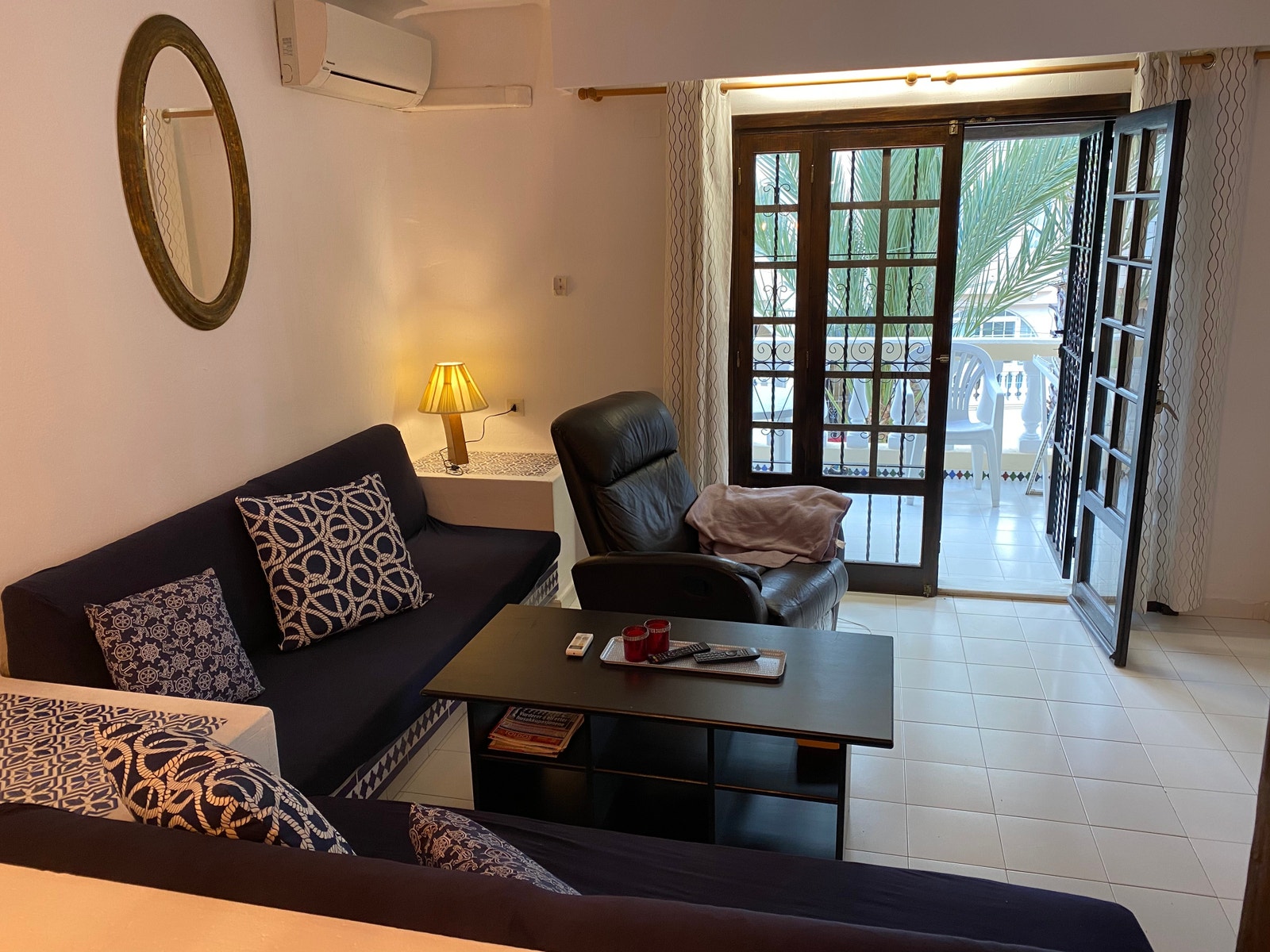 Stue med utgang til terasse. Galleribilde