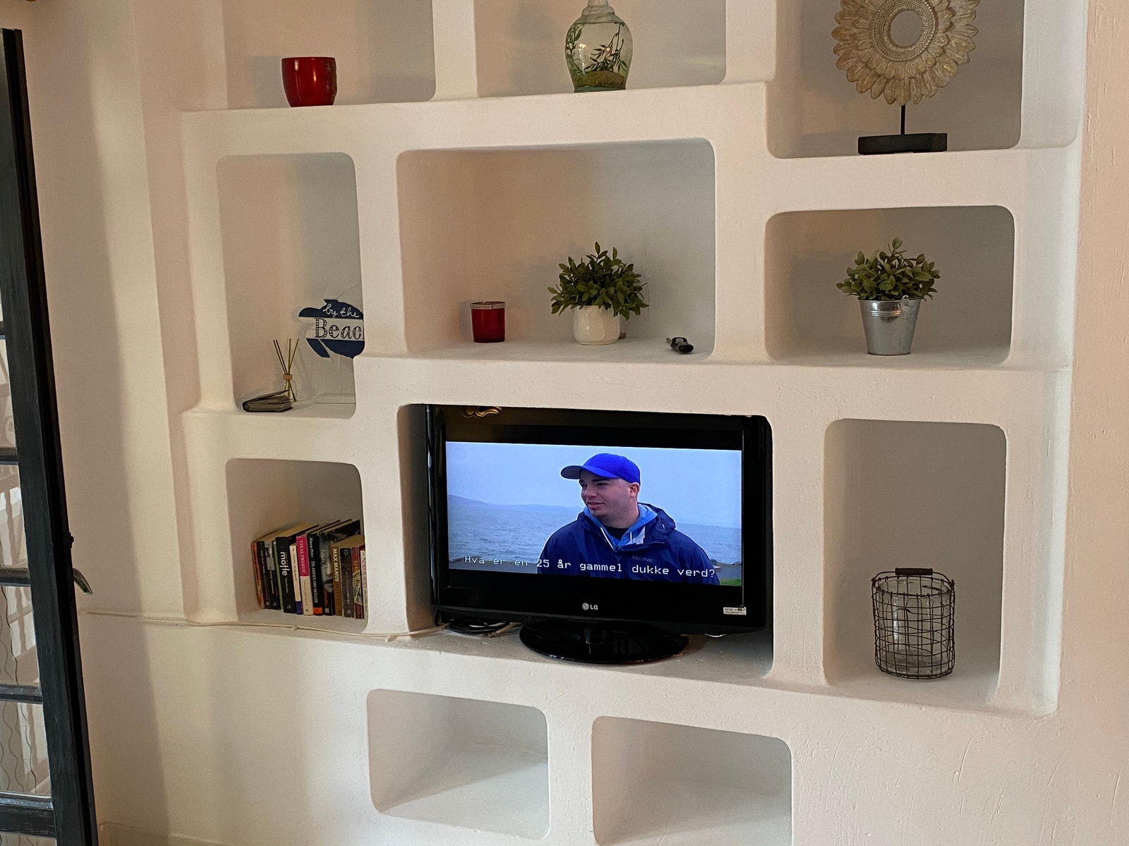 Tv med norske kanaler. Og internett i leiligheten. 😊 Galleribilde