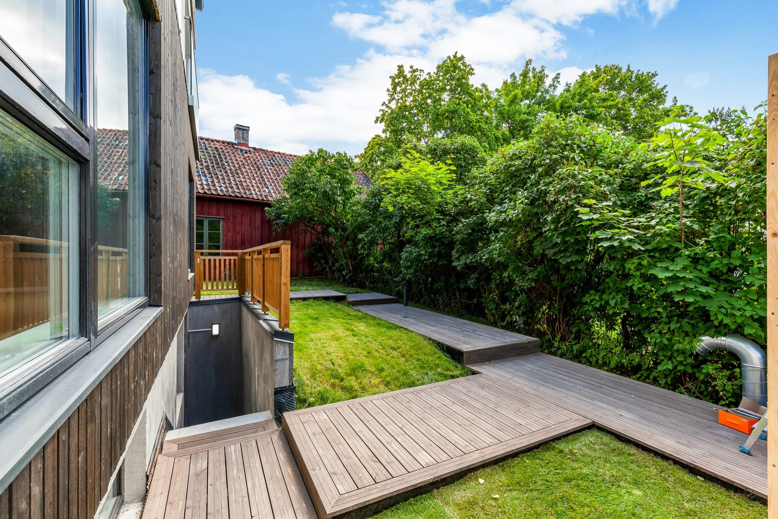 Egen inngang til kjeller. Galleribilde