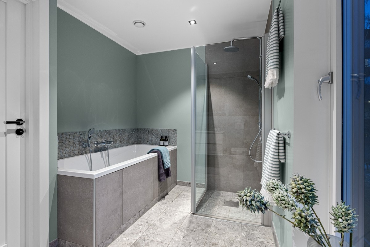 Bad 2 i 2. etasje. Eksklusive fliser og baderomsinnredninger fra Fired Earth Galleribilde