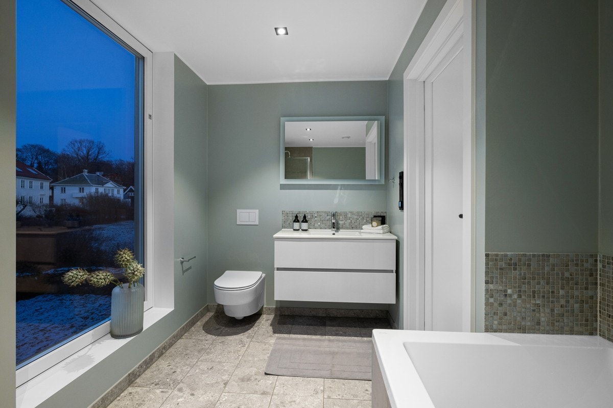 Bad 2 i 2. etasje. Eksklusive fliser og baderomsinnredninger fra Fired Earth Galleribilde