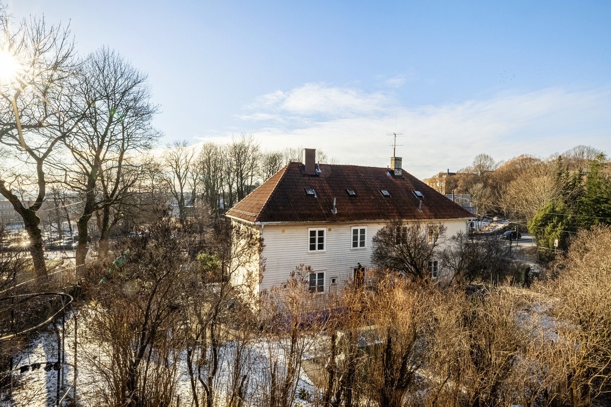 Fredfult utsyn fra balkongen. Galleribilde