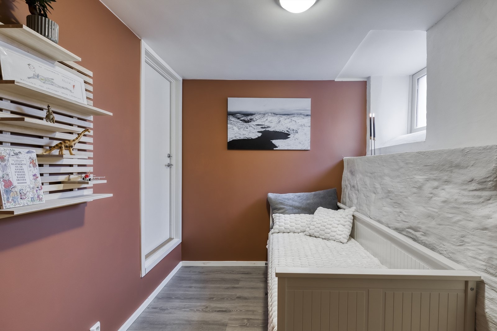 Soverommet har inngang til egen innvendig bod Galleribilde