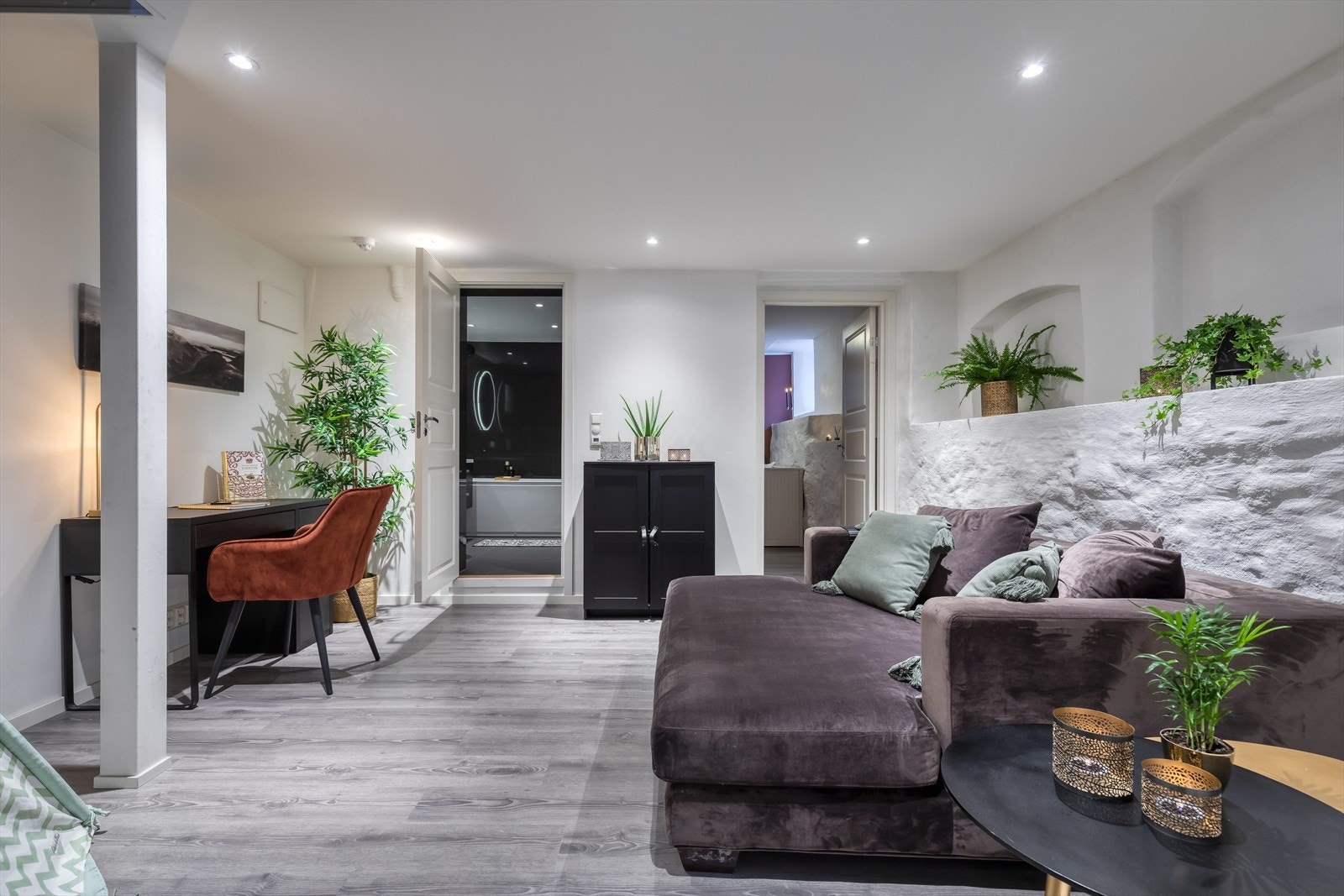 Kjelleren har nylig blitt renovert og fremstår som innbydene og lekker Galleribilde