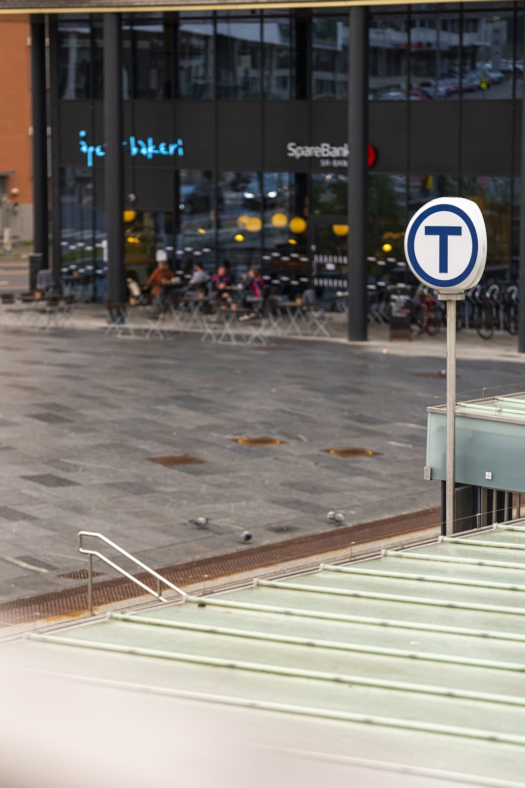 Det er kort vei til t-bane fra leiligheten (linje 1-4) på Ensjø Galleribilde