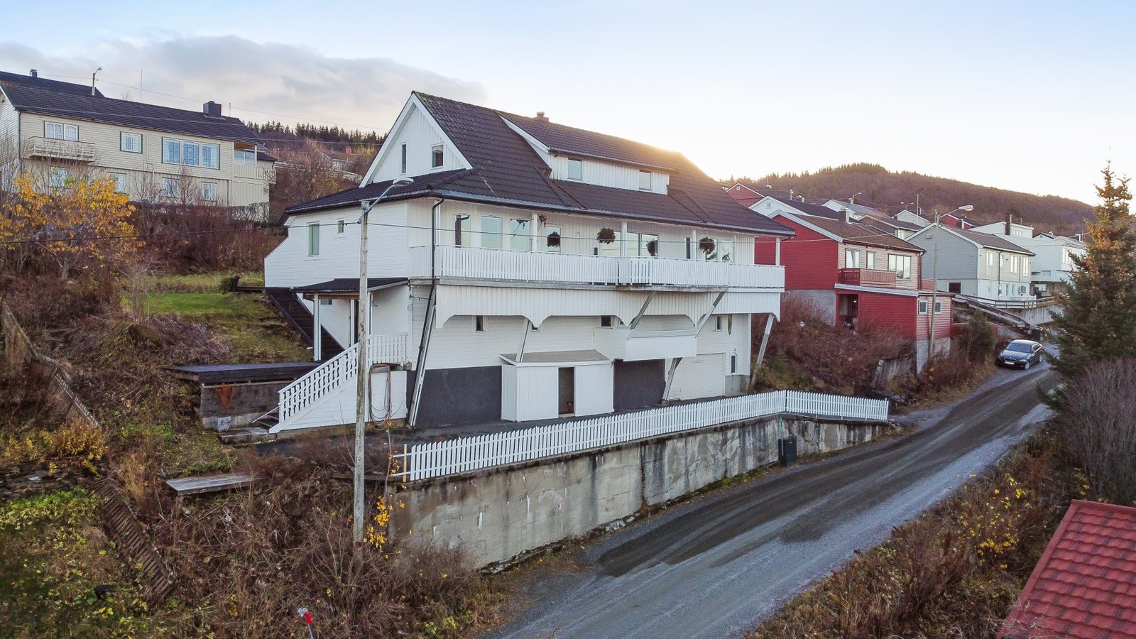 Eiendomsmegler Marita presenterer denne store familieboligen med utleie i underetasjen Galleribilde