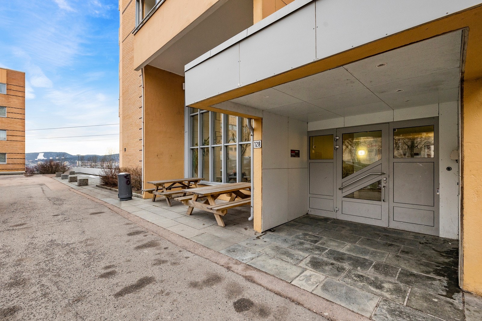 Leiligheten ligger i 6.etasje, og har adkomst via felles oppgang med heis Galleribilde