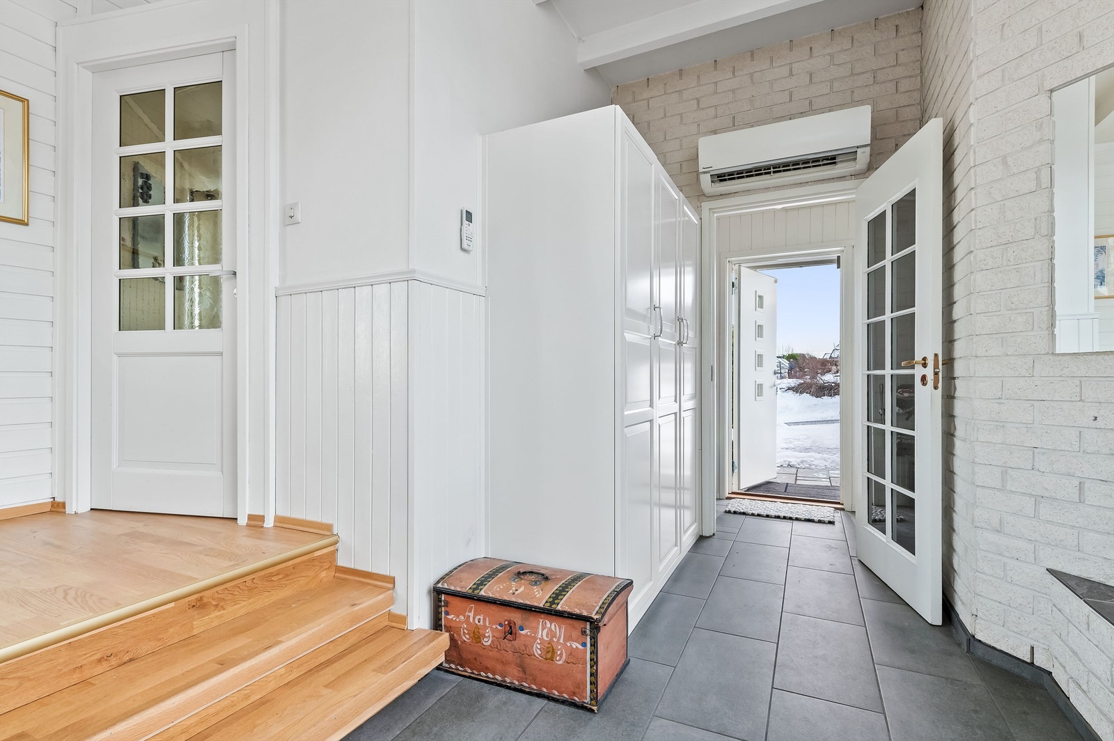 Entré med varmekabler i gulvet Galleribilde