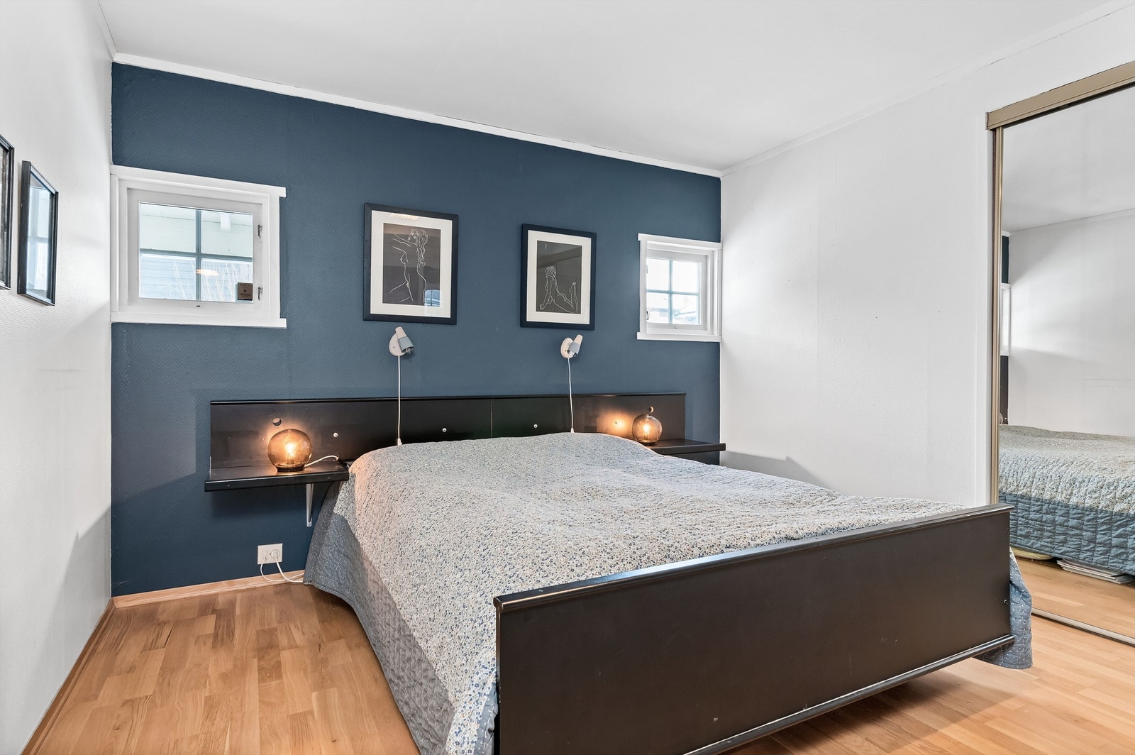 Boligen har 3 soverom, hvorav ett er i 1. etasje og 2 i 2. etasje Galleribilde