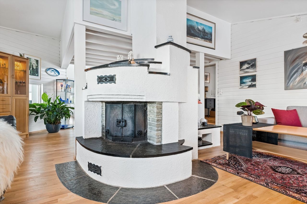 Peisen er midtpunktet i rommet Galleribilde