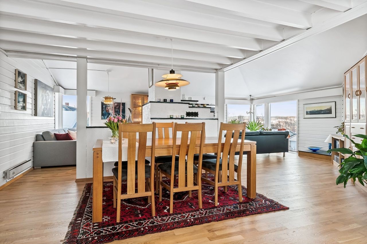 God plass til spisestue Galleribilde