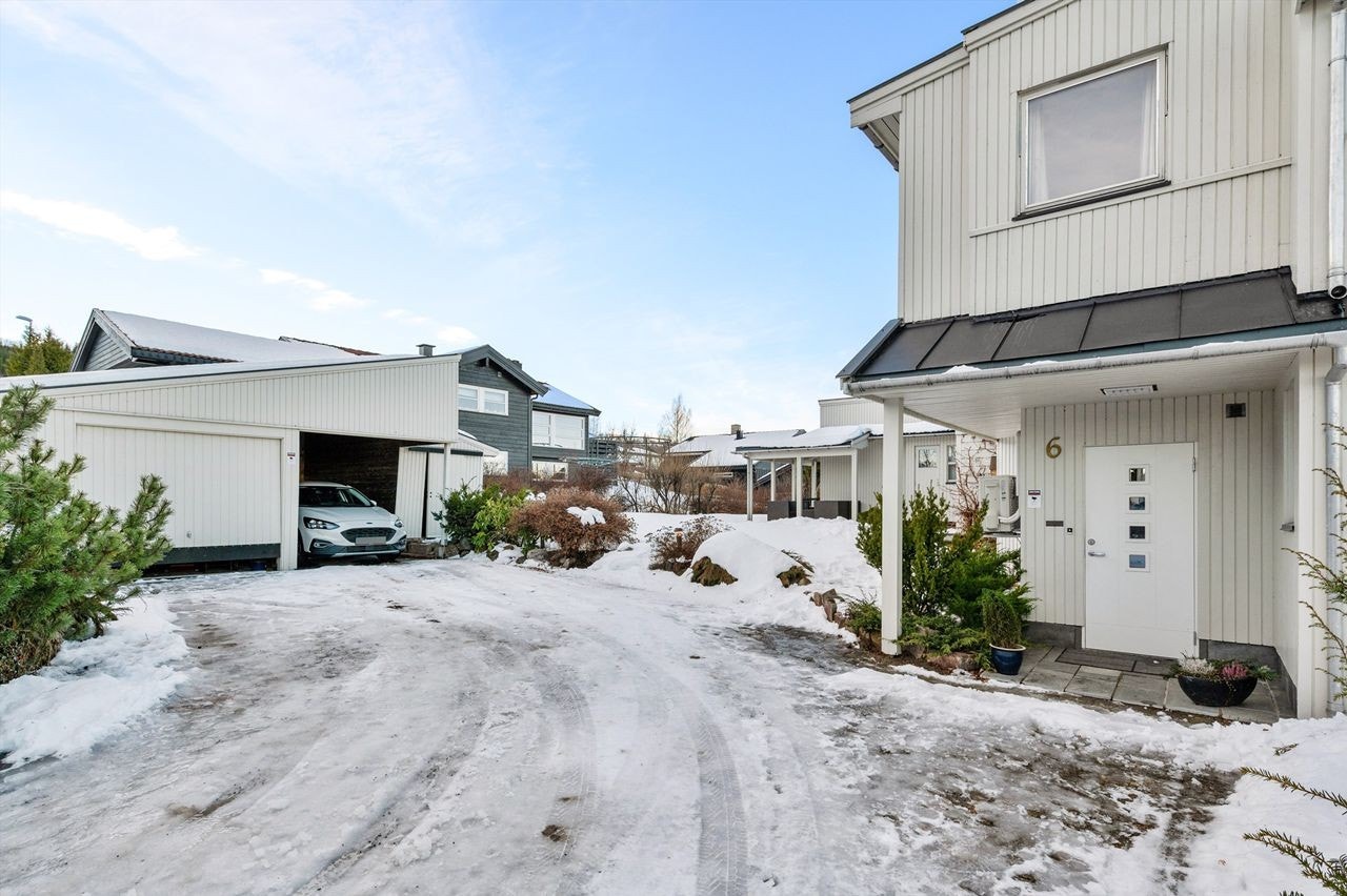 Parkering i garasje og på eiendommen Galleribilde