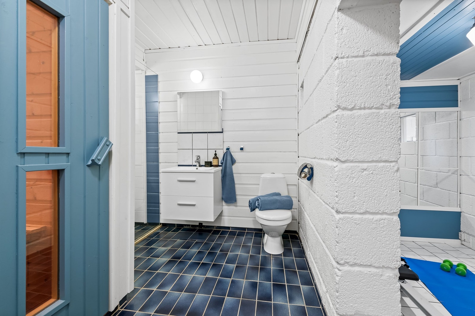 Fra kjellerbadet er det adkomst til badstue Galleribilde