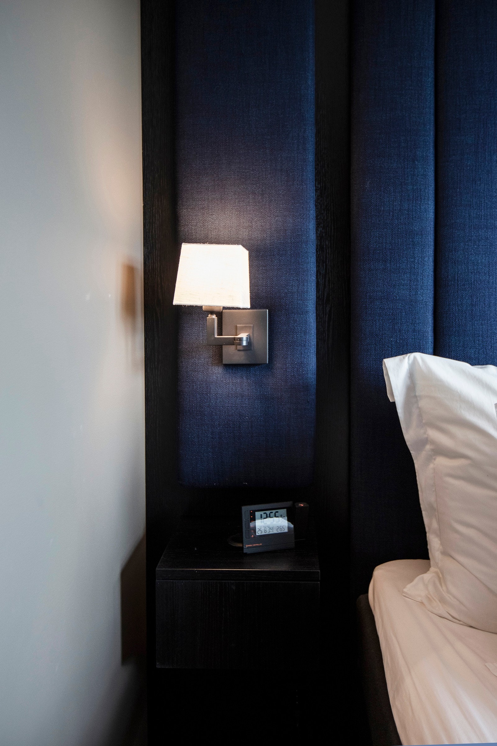 Her er det også montert en delikat, spesialtilpasset sengegavl. Galleribilde