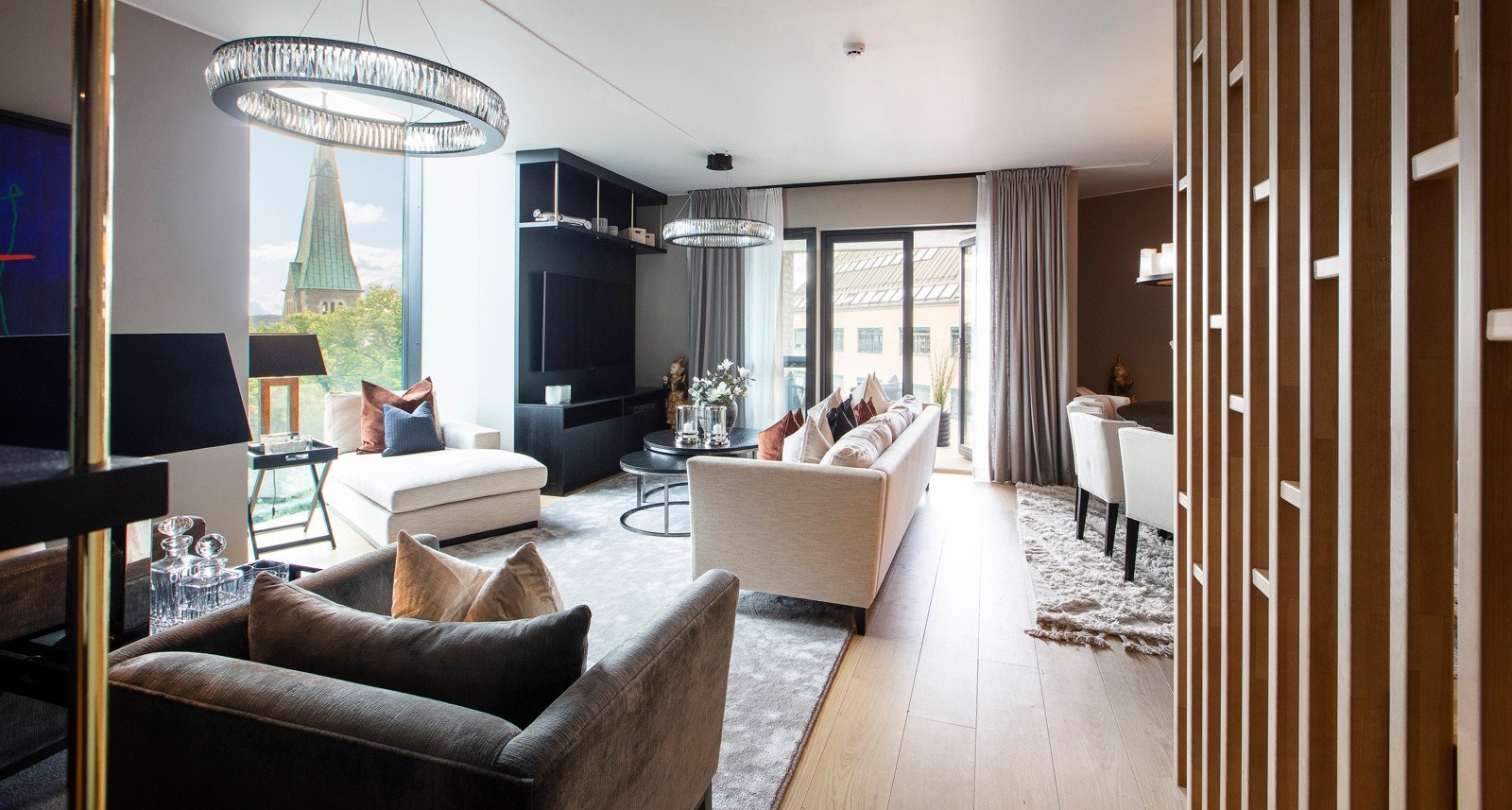 Svært lekker penthouse med privat takterrasse på 40 kvm, balkong og fantastisk utsikt. 2 garasjeplasser m/el-ladere Galleribilde