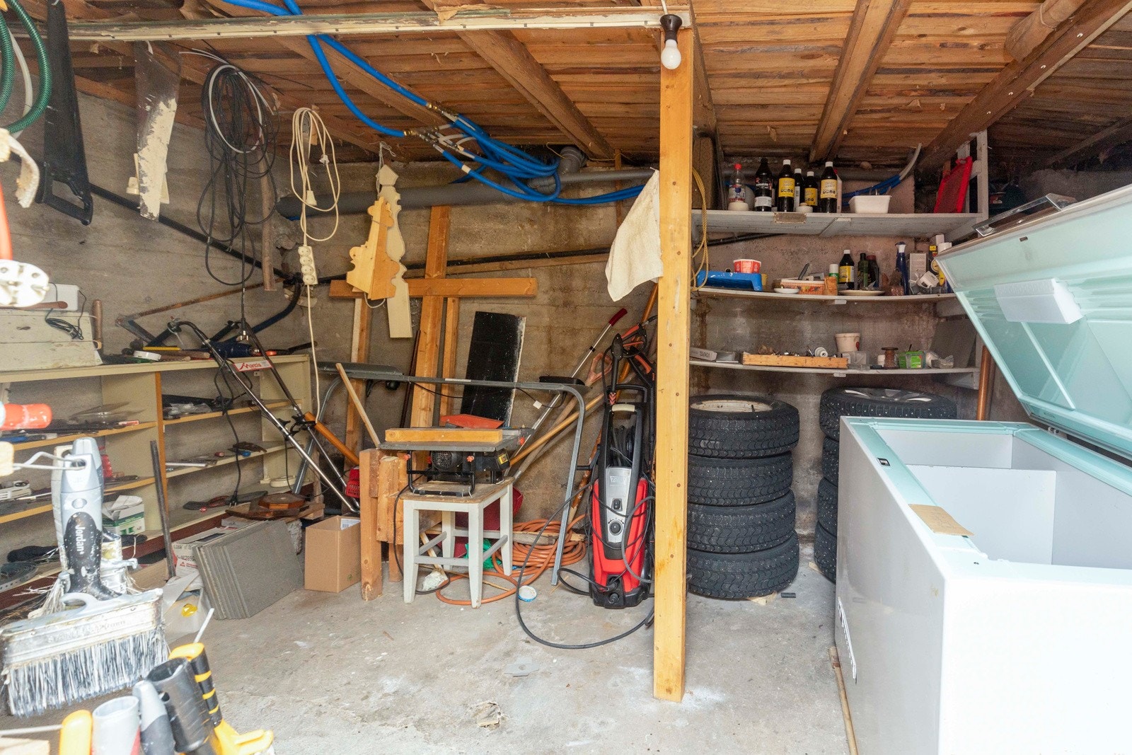 Godt med lagringsplass i kjellerbod Galleribilde