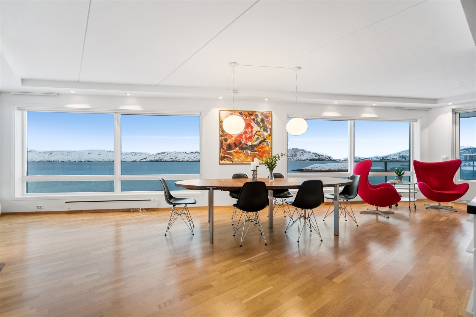 Her kan man nyte den fantastiske utsikten over innseilingen til Bodø havn Galleribilde