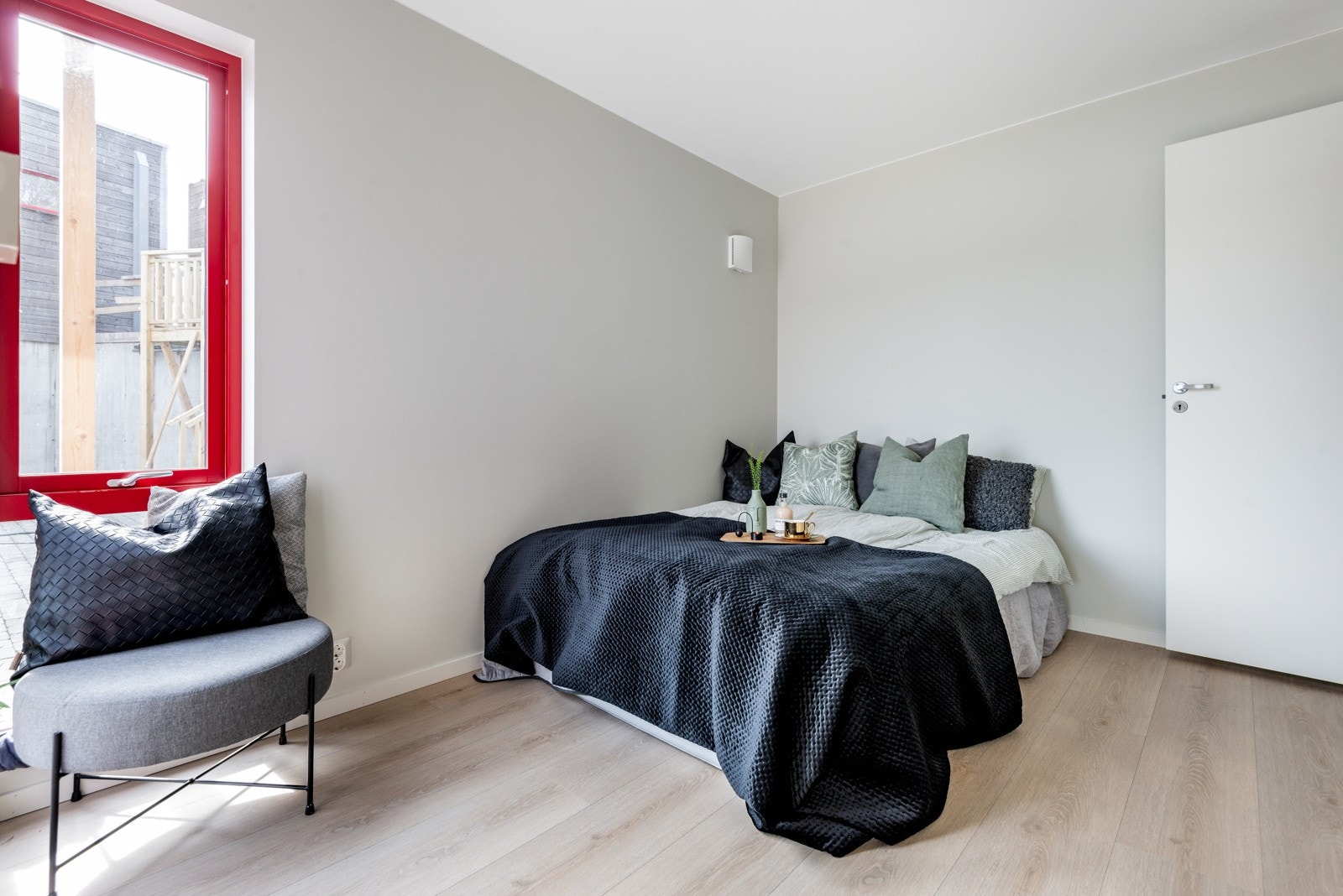 Hovudsoverommet. Det er totalt 3 soverom. Bilete frå Strandhus 2 Galleribilde