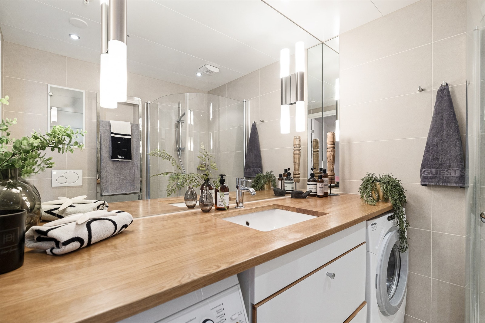 Vaskemaskin og tørketrommel medfølger. Galleribilde