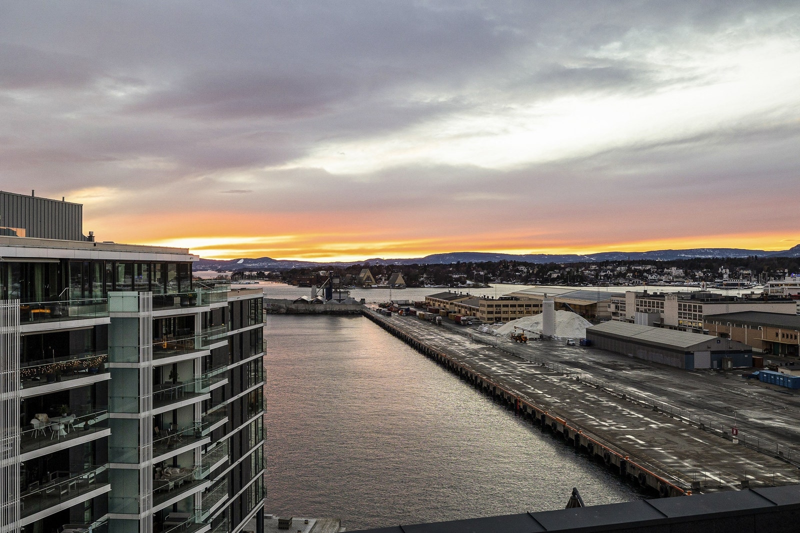 Solnedgang fra takterrassen. Galleribilde