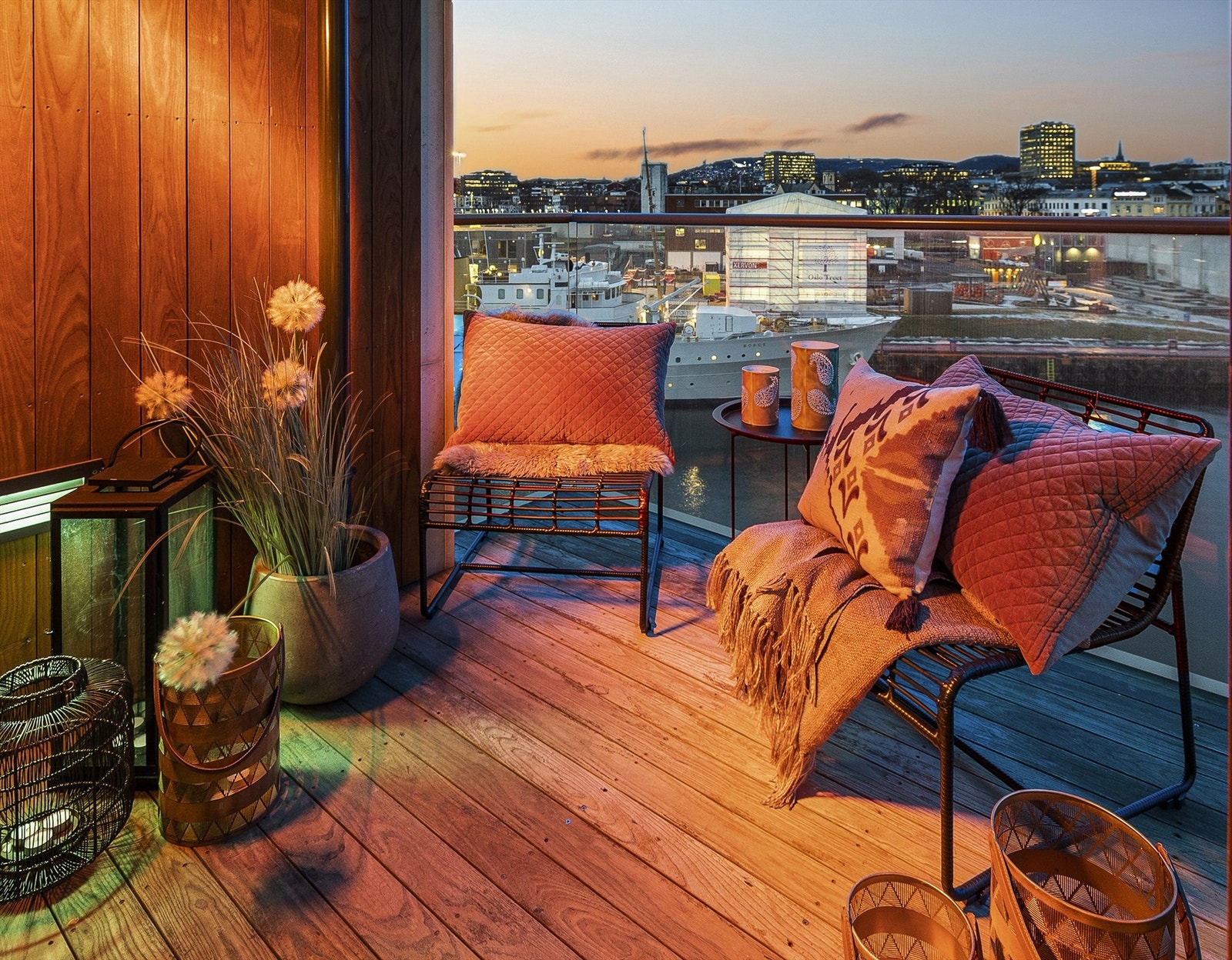 Kveldsstemning på balkongen. Galleribilde