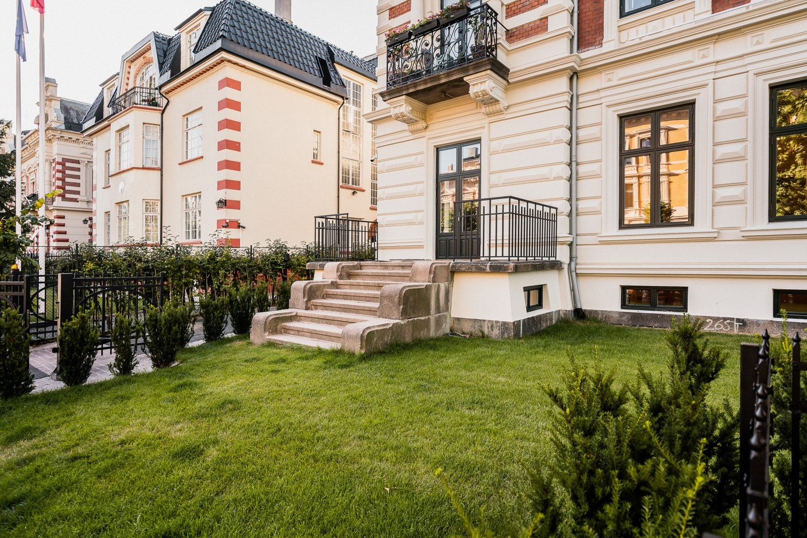 Terrasse samt vedtektsfestet bruksrett til egen idyllisk hage! Galleribilde