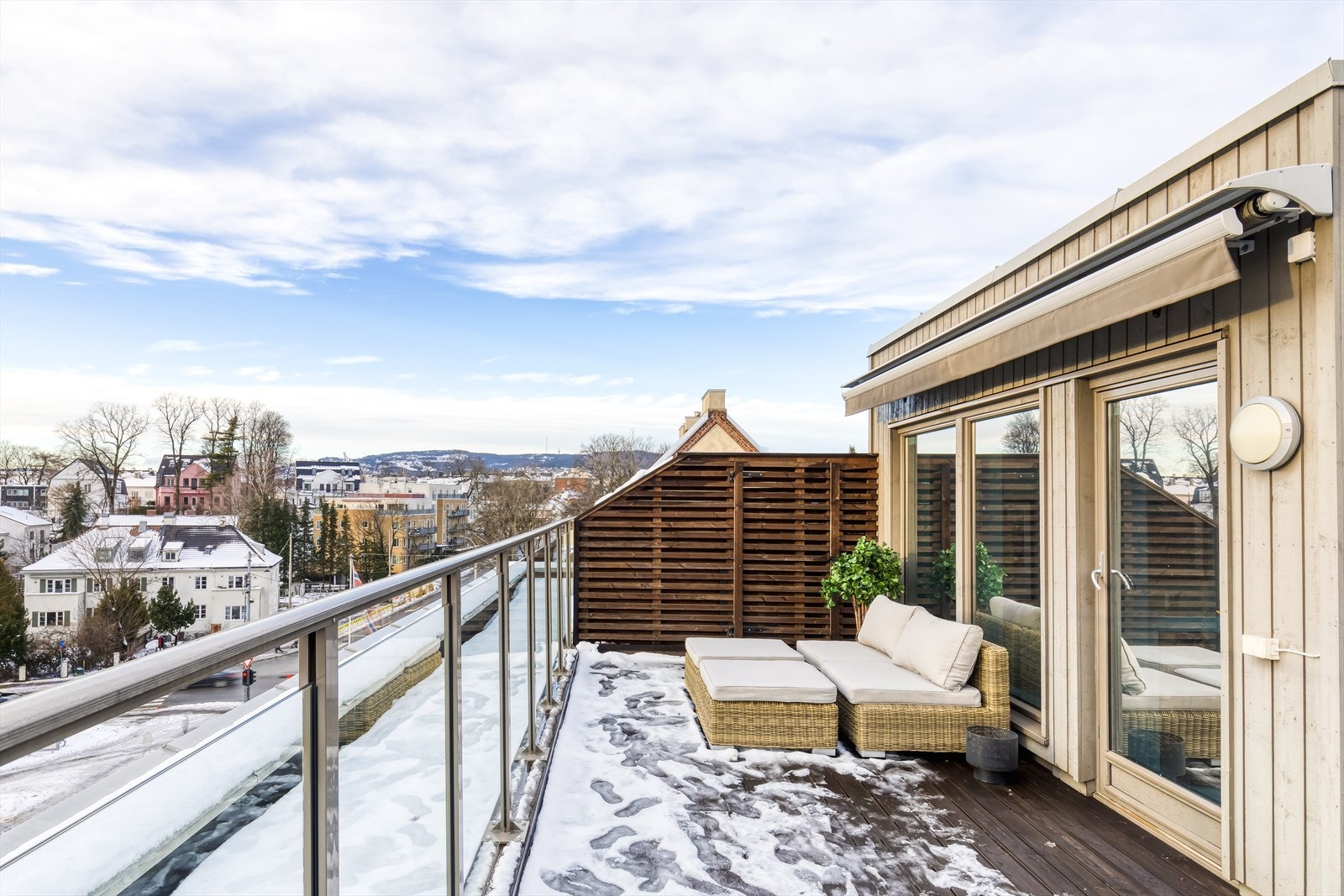 Det er nydelig utsikt fra terrassen Galleribilde