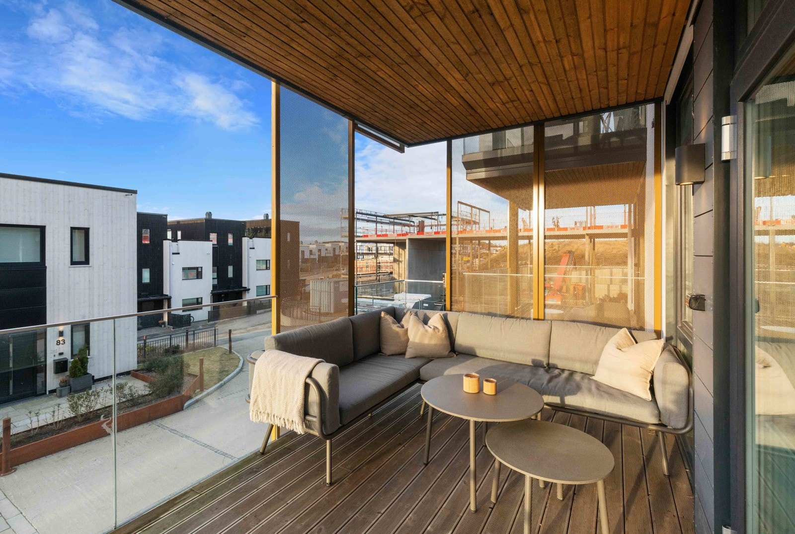 En nyere lekker 2-Roms med beliggende i 2. etasje. Leiligheten har utgang til balkong samt tilhørende garasje i kjeller. Galleribilde