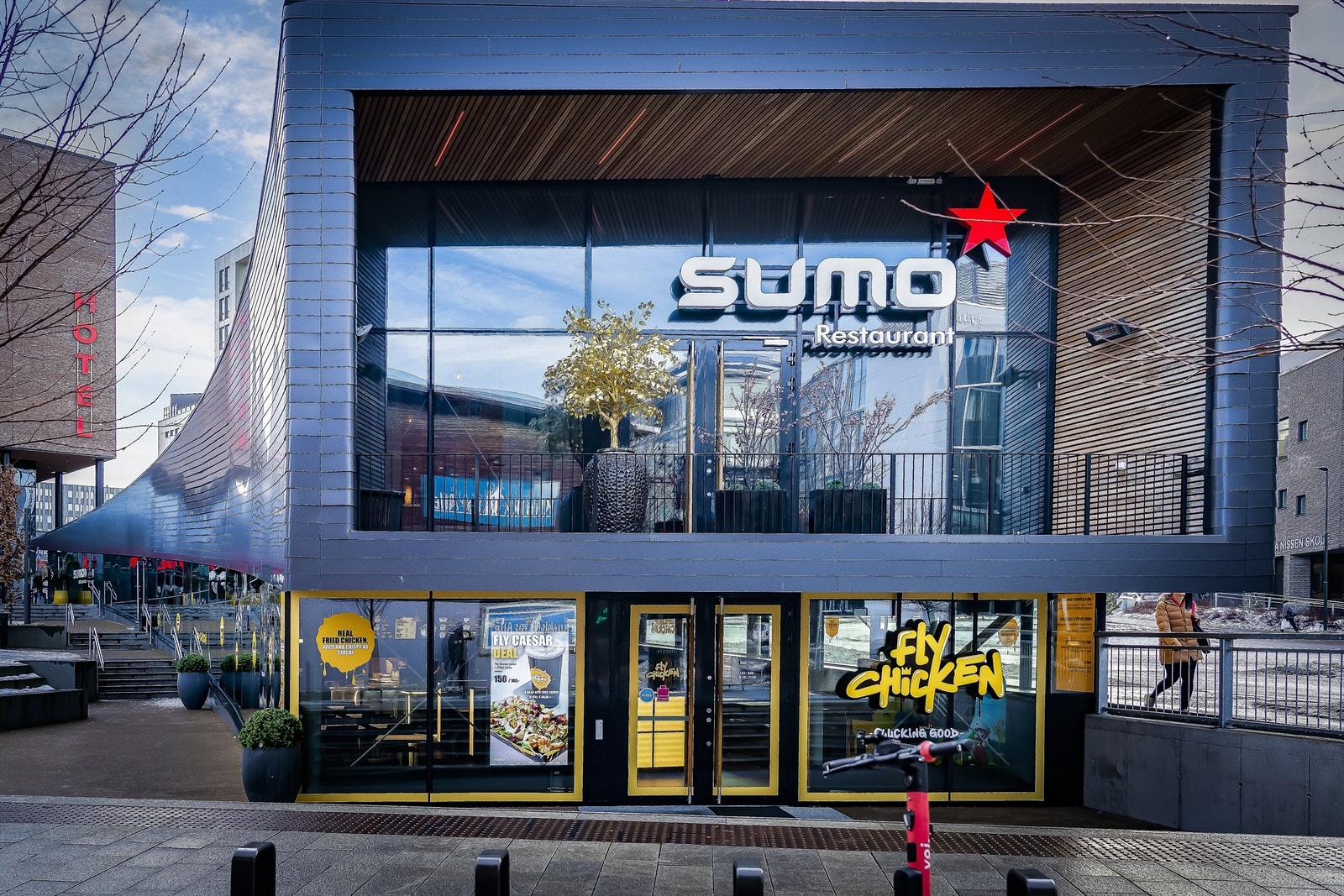 Flere restauranter innen gangavstand, i tillegg til kaféer og Odeon kino. Galleribilde