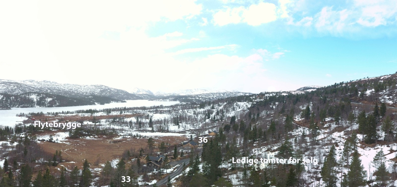 Her ser vi inn mot hyttegrenda mot vest Galleribilde