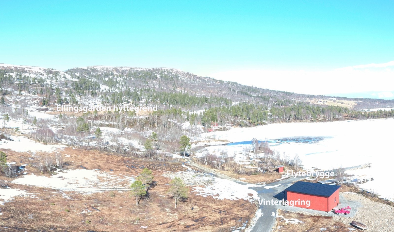 Søvatnet ligger tre, fire minutters gange fra Ellingsgården hyttegrend Galleribilde