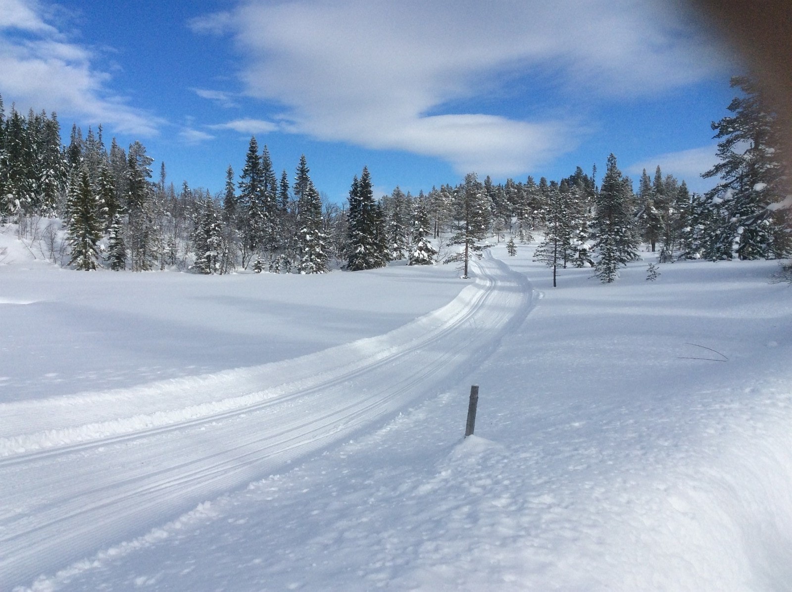 Milevis med preparerte skiløyper går ut fra hytteområdet Galleribilde