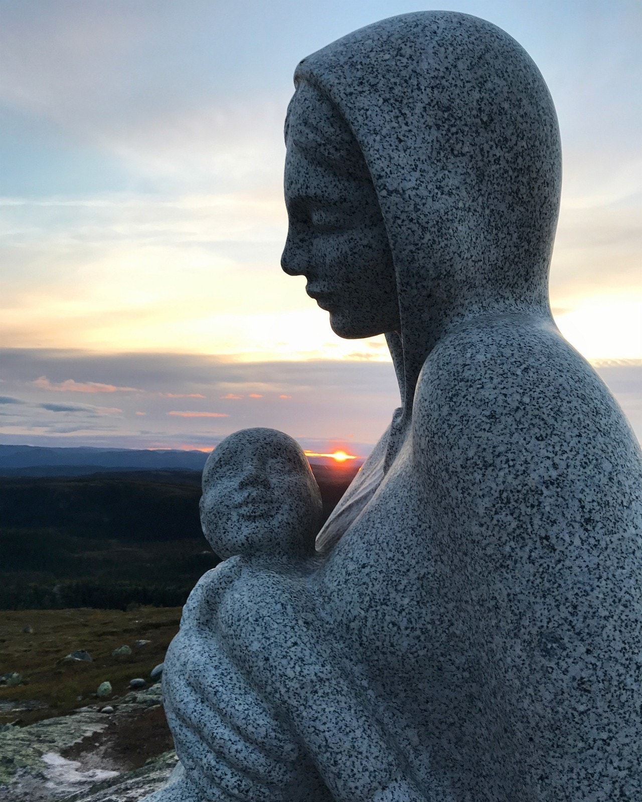 Madonnaen med barnet i solnedgang Galleribilde