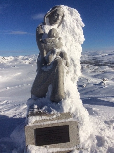 Madonnaen i vinterdrakt på Bjønneskortenattrn 1020 moh. Galleribilde