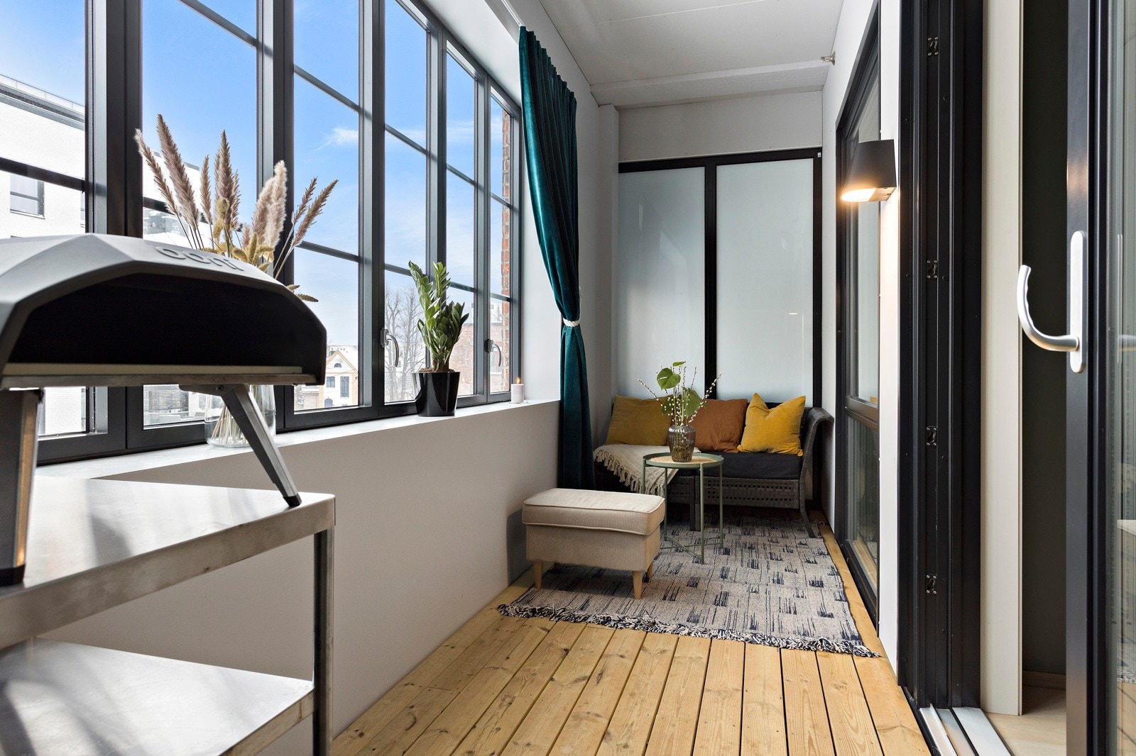 Vinterhage på ca.10 kvm med god plass til balkongmøbler. Galleribilde