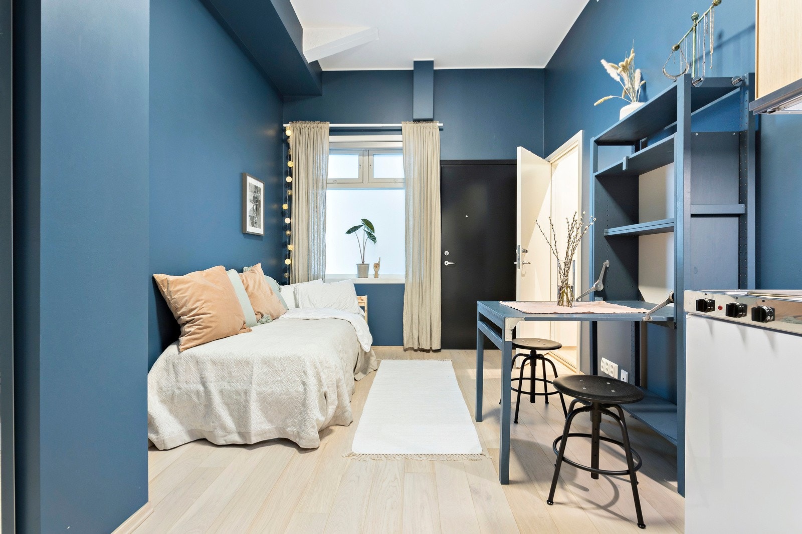 Hybel inneholder: Bad, kjøkken med god plass til spisebord og soverom. Galleribilde