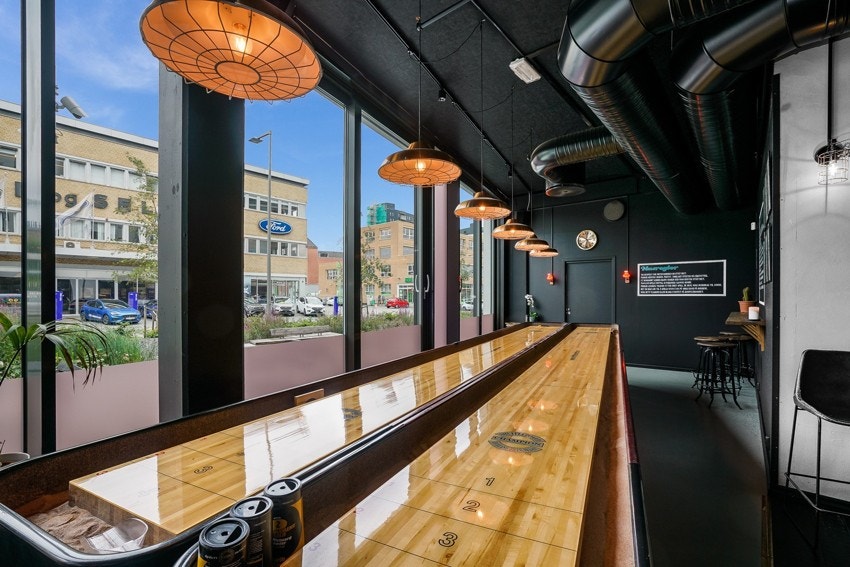 De har shuffleboard og hyggelige quizkvelder. Galleribilde