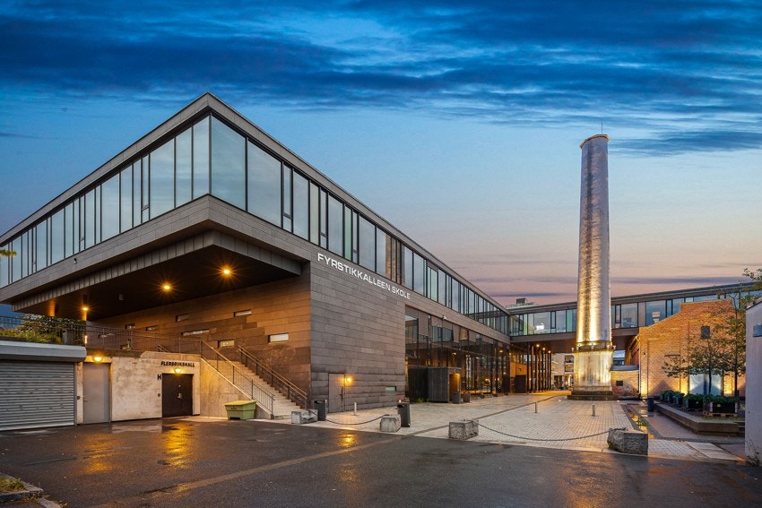 Fra eiendommen er det tøffelavstand til barnehager, barneskole og ungdomsskole. Galleribilde
