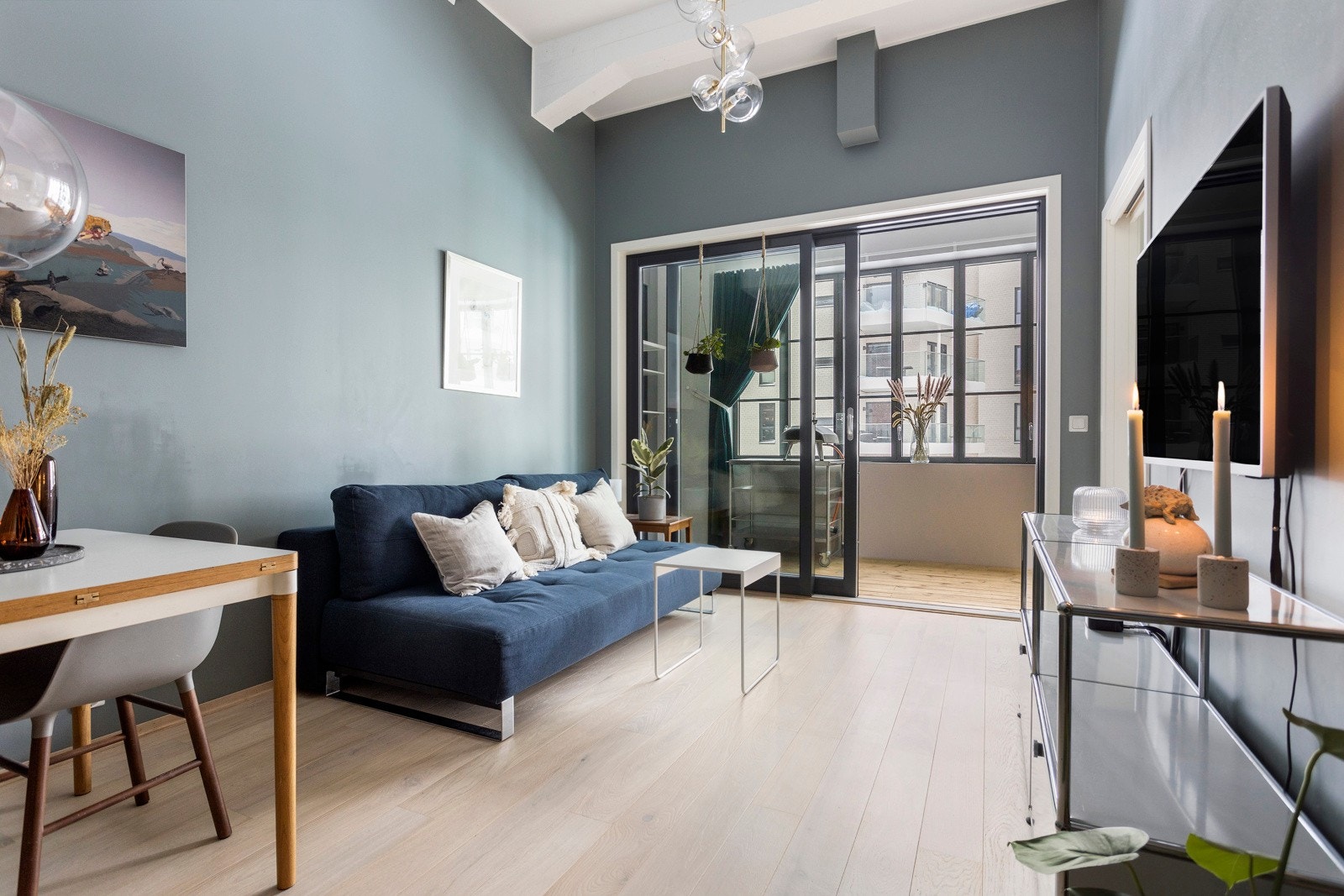 Harold Mufoncol v/Eie Eiendomsmegling har gleden av å presentere en flott og attraktiv 4-r leilighet med hybel på ca.16.5 kvm. Galleribilde