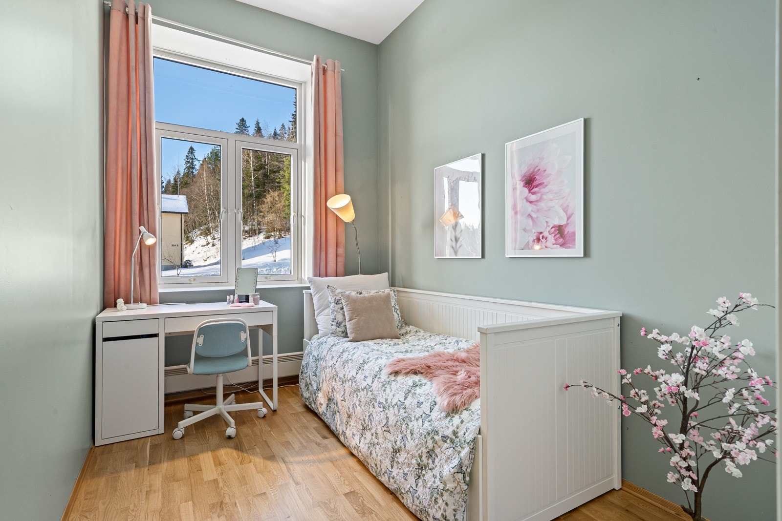 Det tredje soverommet er på 9 m² og kan enkelt innredes som gjesterom eller kontor Galleribilde