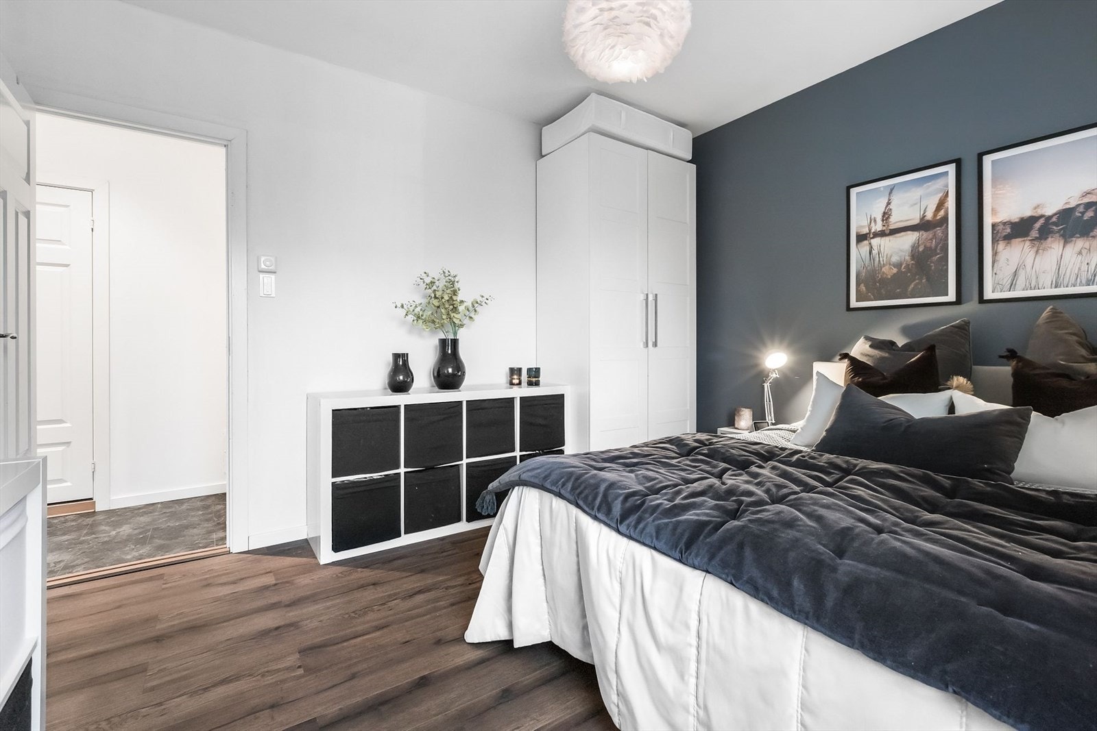 Her er det god plass til garderobeløsninger. Galleribilde